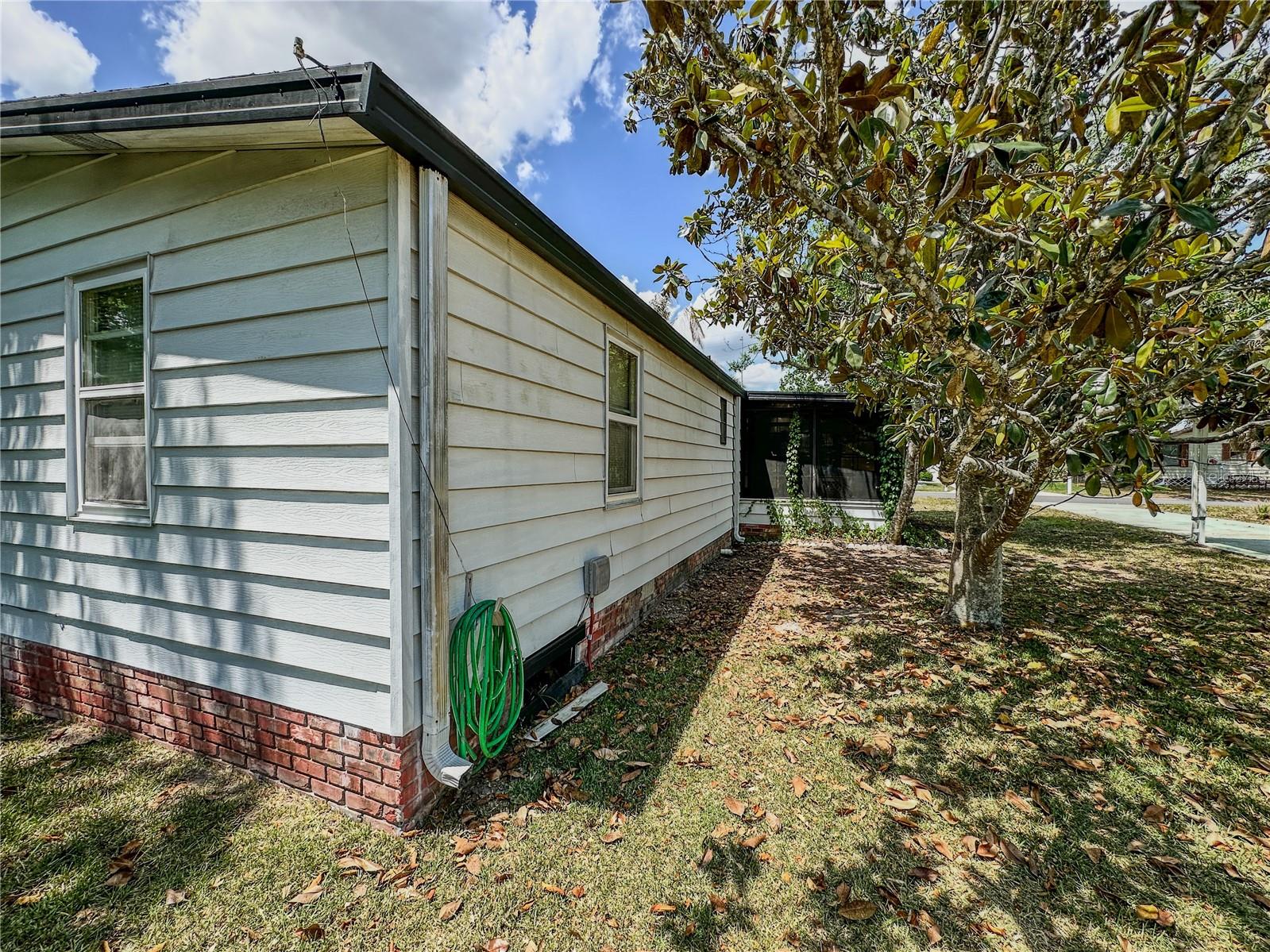 LADY LAKE ORANGE BLOSSOM GARDENS UNIT 08 - Residential