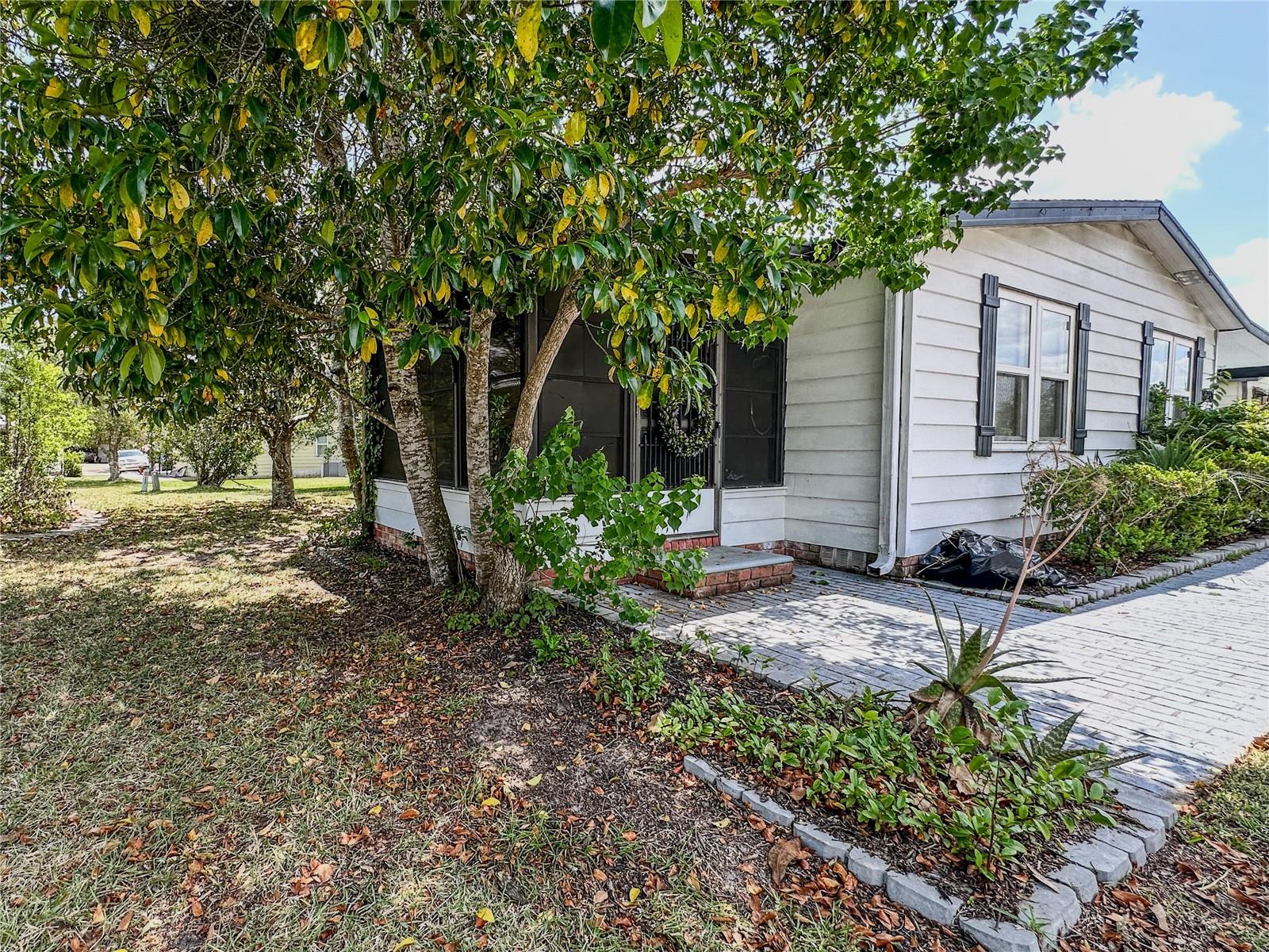 LADY LAKE ORANGE BLOSSOM GARDENS UNIT 08 - Residential