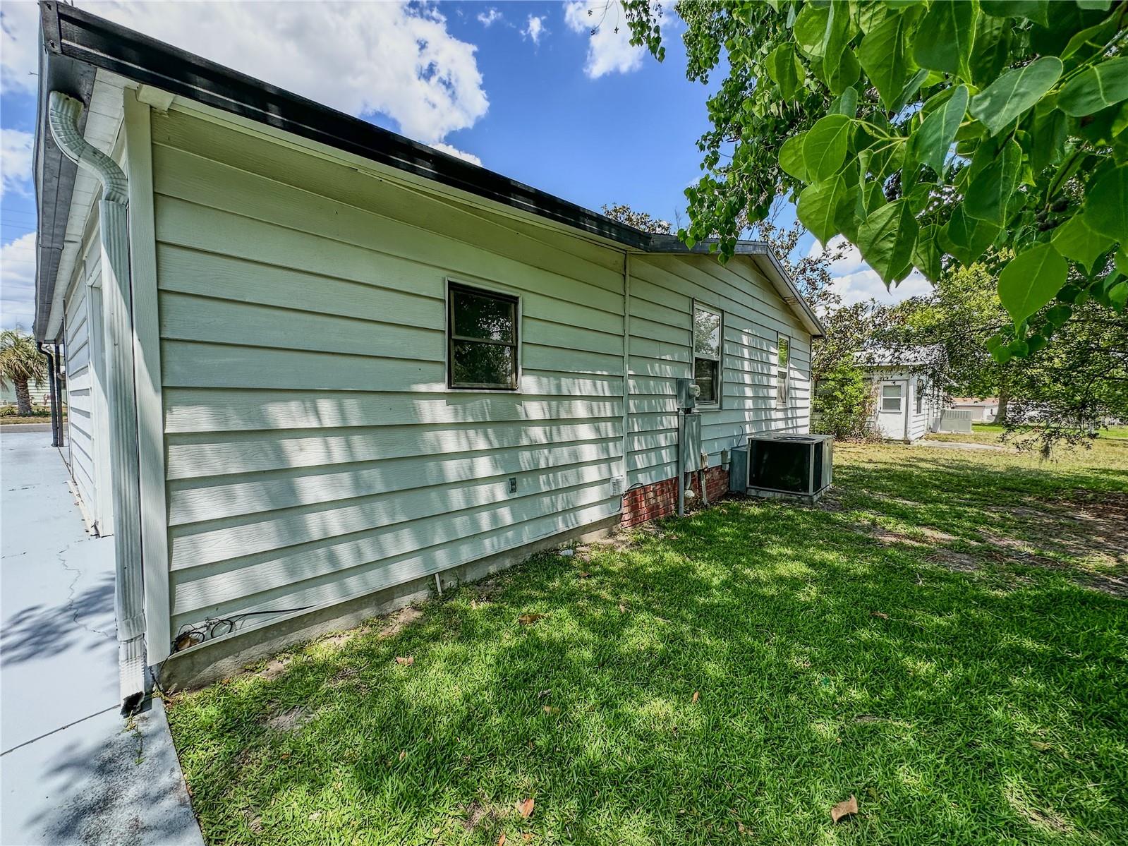 LADY LAKE ORANGE BLOSSOM GARDENS UNIT 08 - Residential