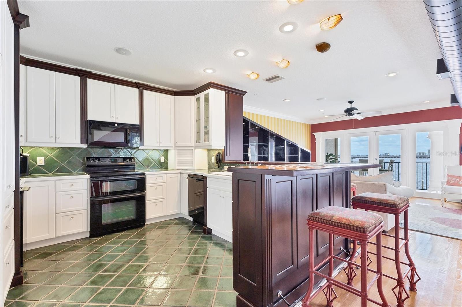 BRIDGEWATER TWNHMS - Residential