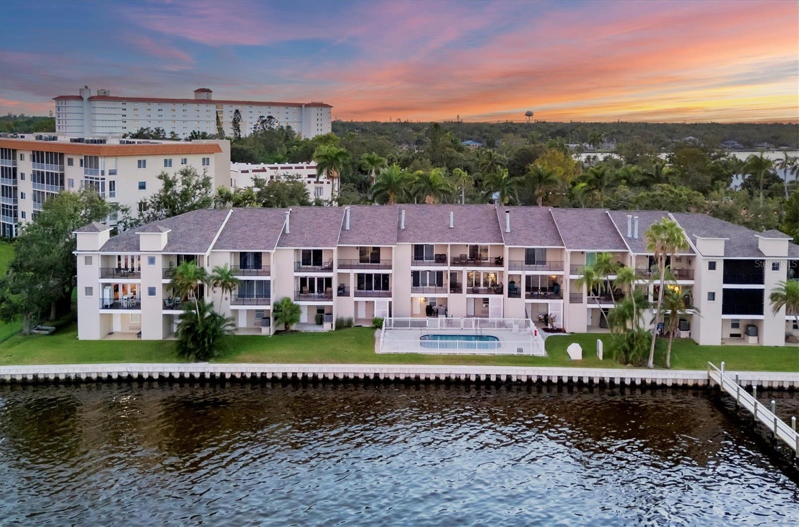 BRIDGEWATER TWNHMS - Residential