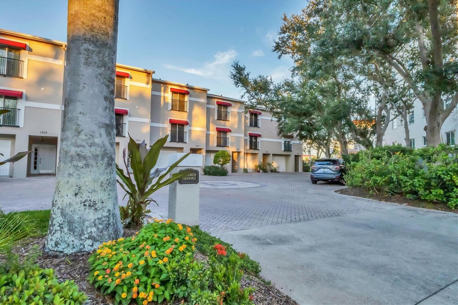 BRIDGEWATER TWNHMS - Residential