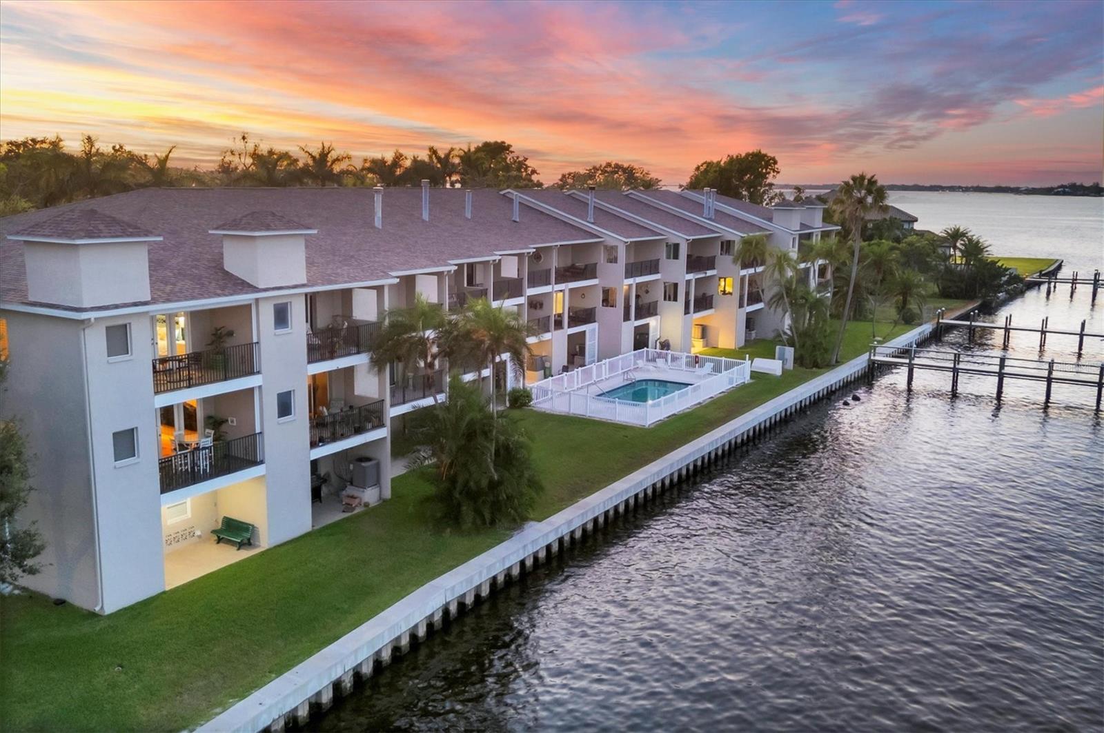 BRIDGEWATER TWNHMS - Residential