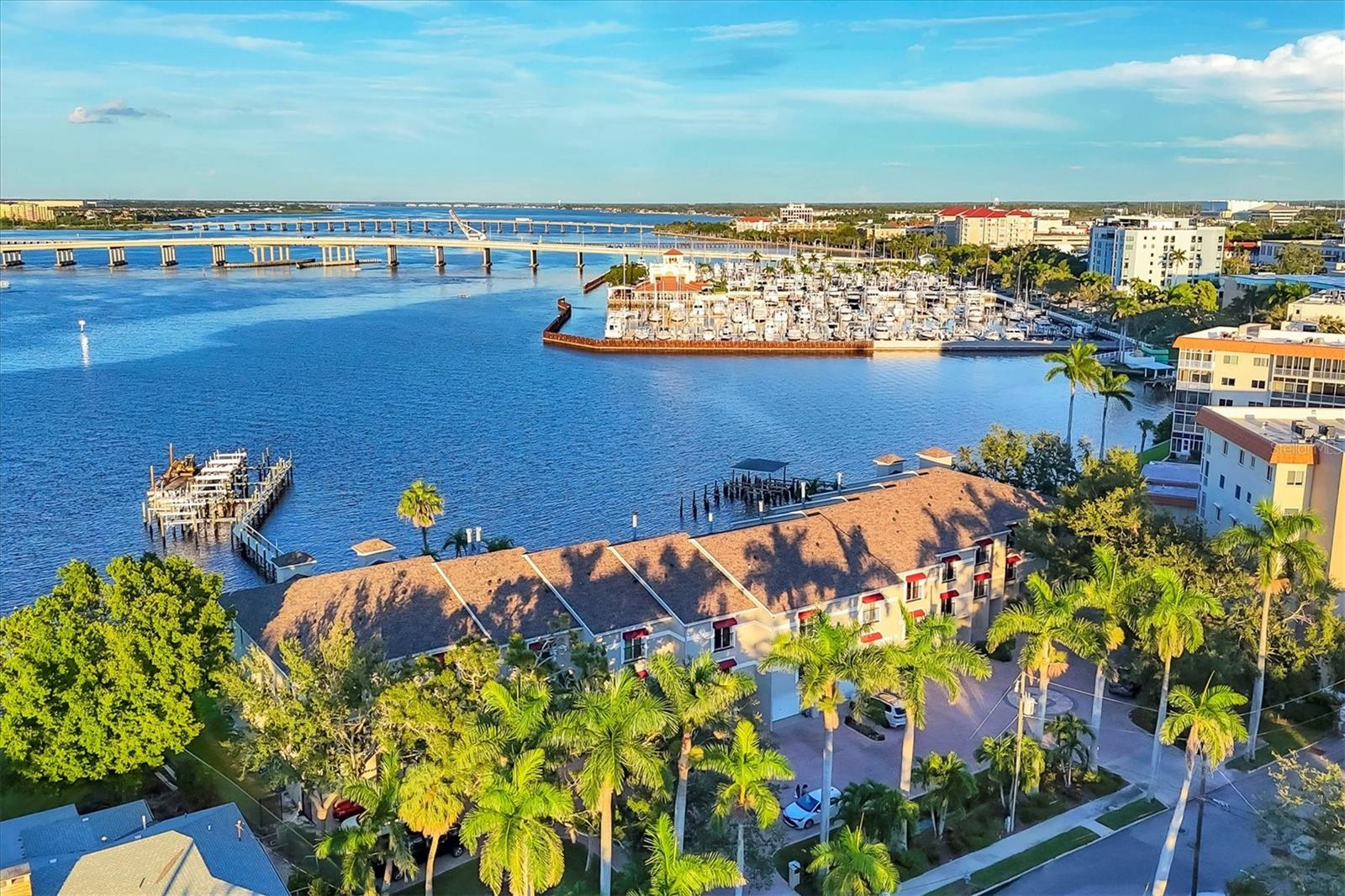 BRIDGEWATER TWNHMS - Residential