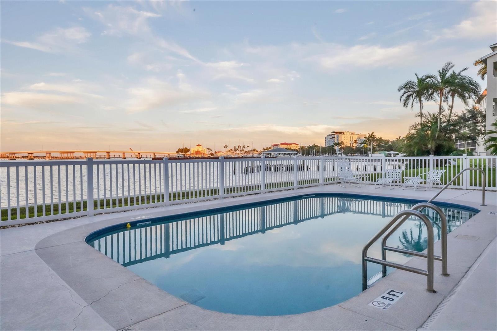 BRIDGEWATER TWNHMS - Residential