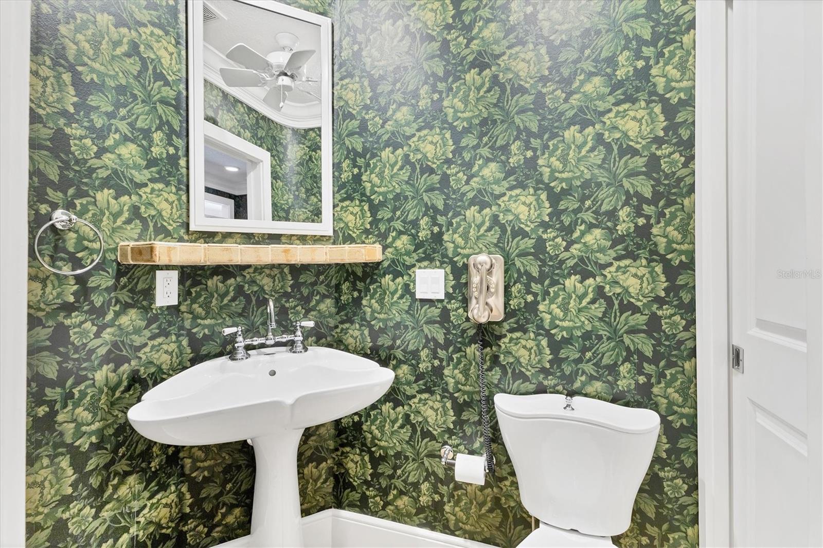 BRIDGEWATER TWNHMS - Residential