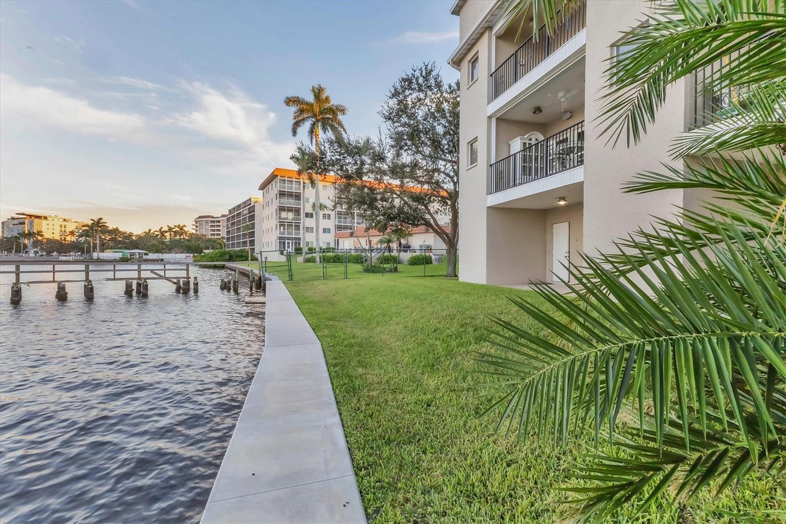 BRIDGEWATER TWNHMS - Residential