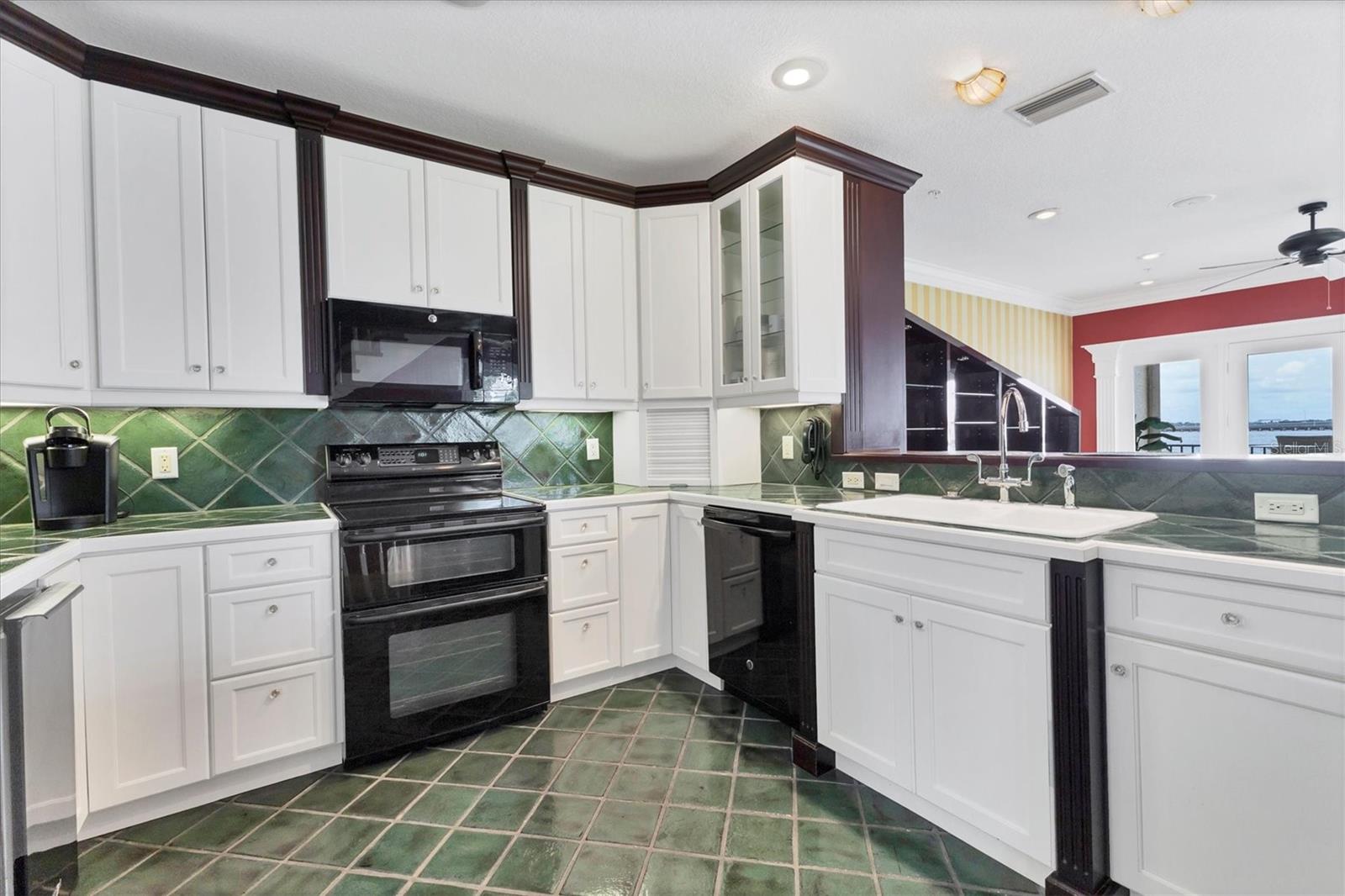 BRIDGEWATER TWNHMS - Residential