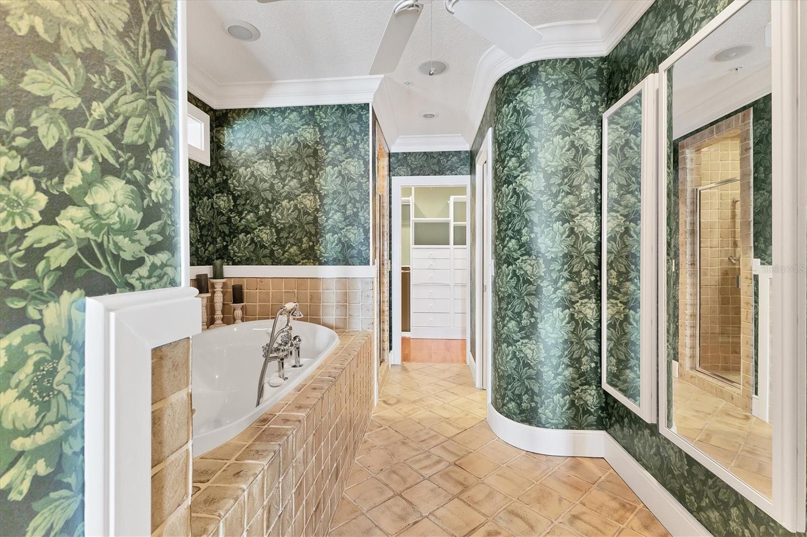 BRIDGEWATER TWNHMS - Residential