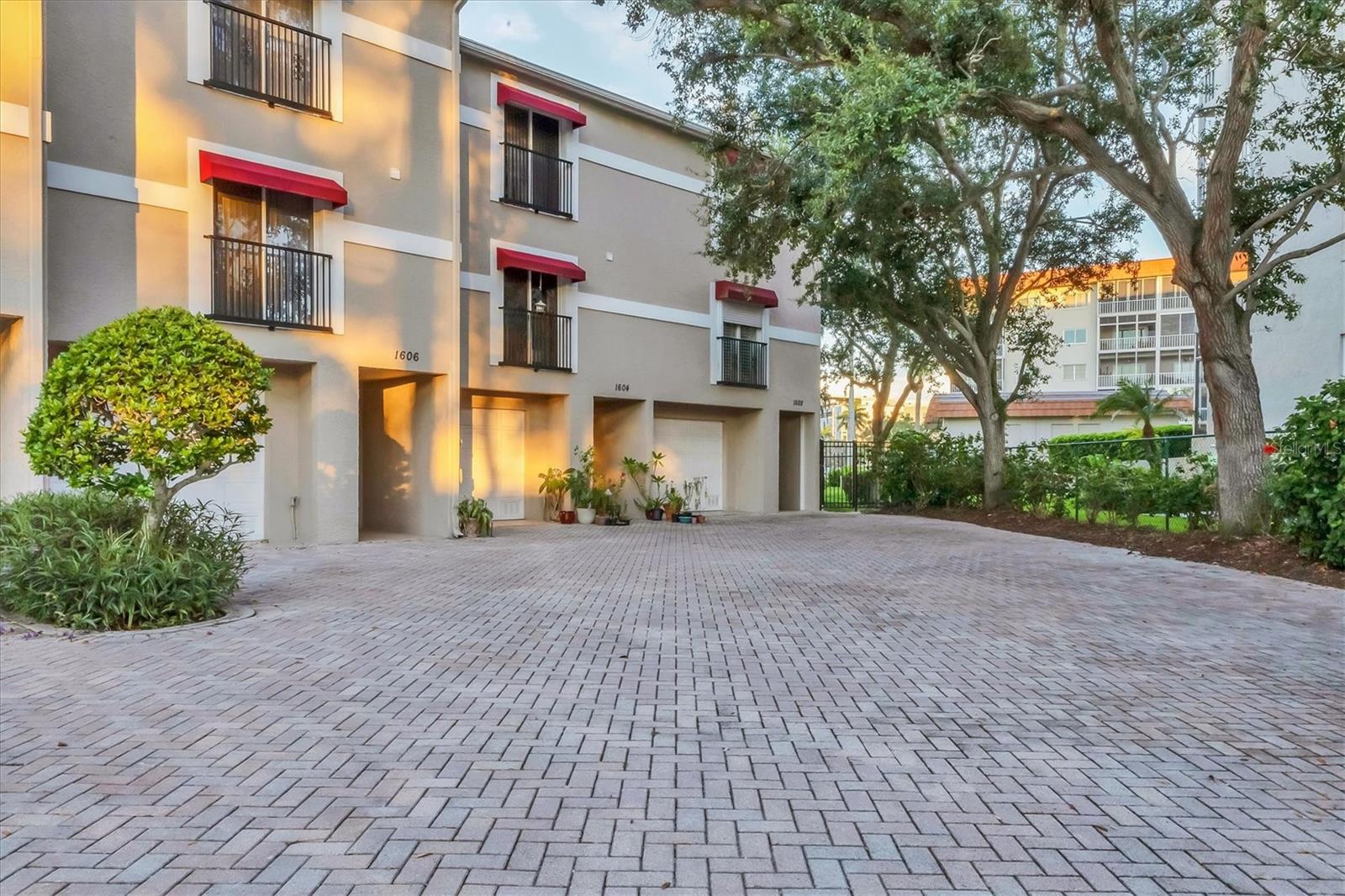 1602 POINT PLEASANT AVENUE W