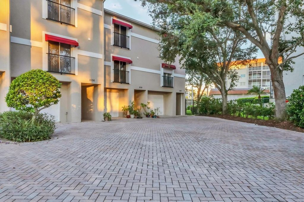 Photo of 1602 Point Pleasant Avenue W, Bradenton, FL 34205 (MLS # A4664355)