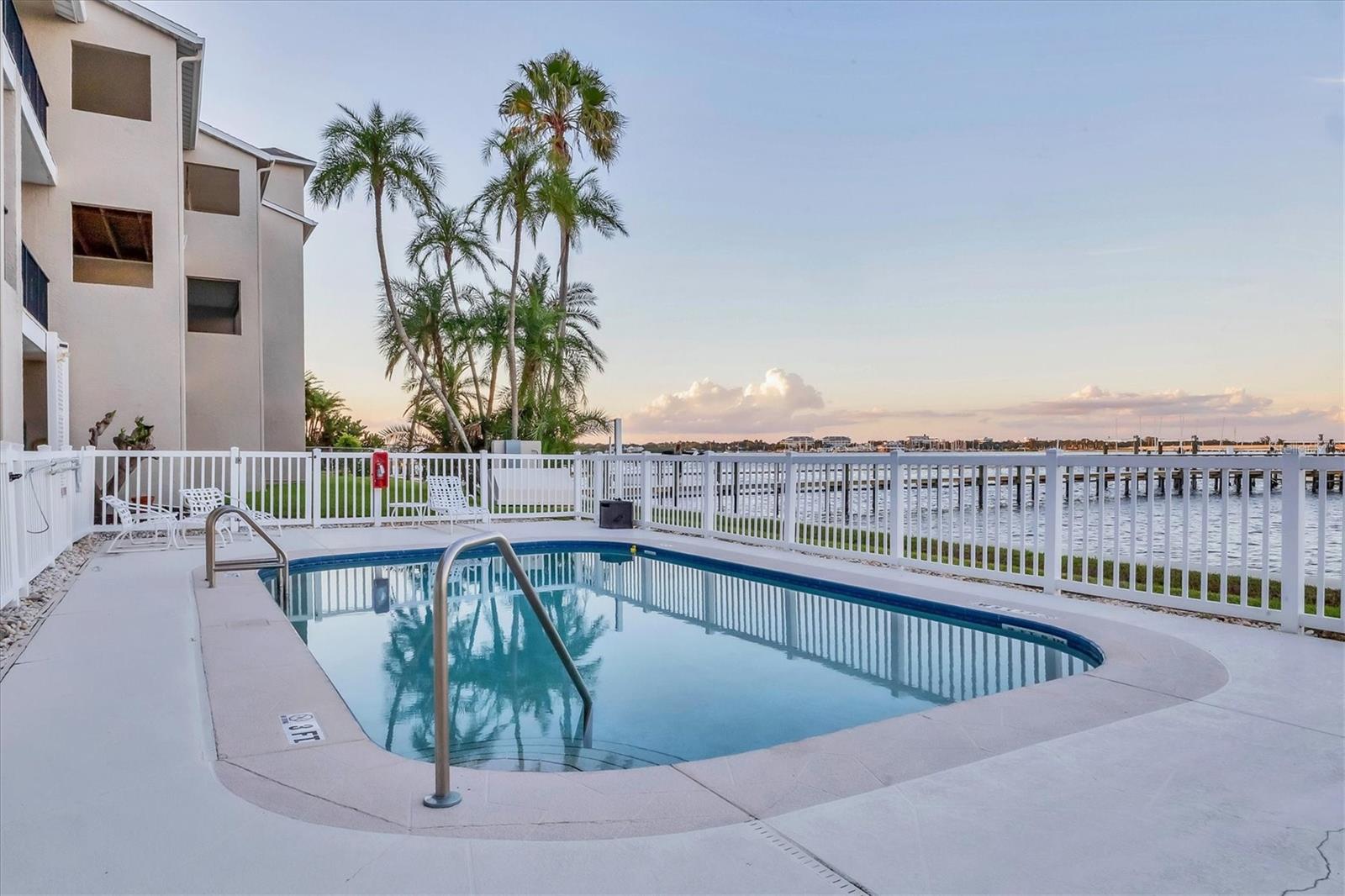 BRIDGEWATER TWNHMS - Residential