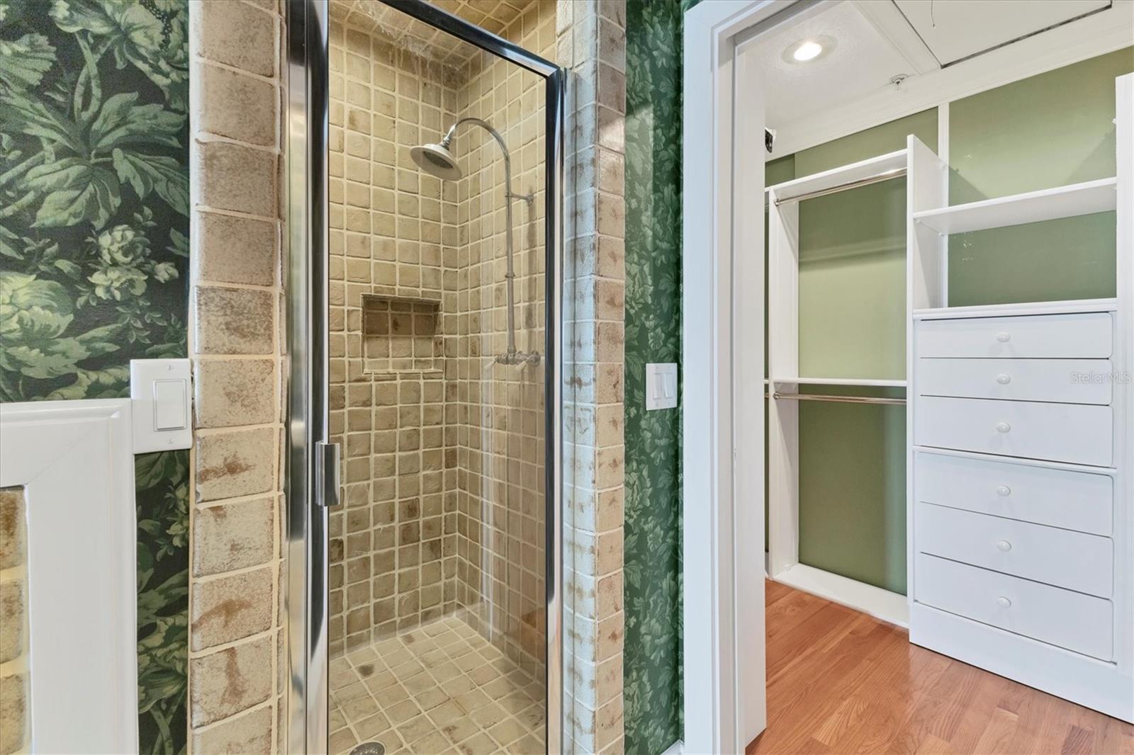 BRIDGEWATER TWNHMS - Residential