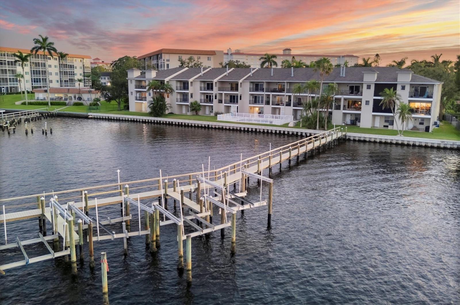 BRIDGEWATER TWNHMS - Residential