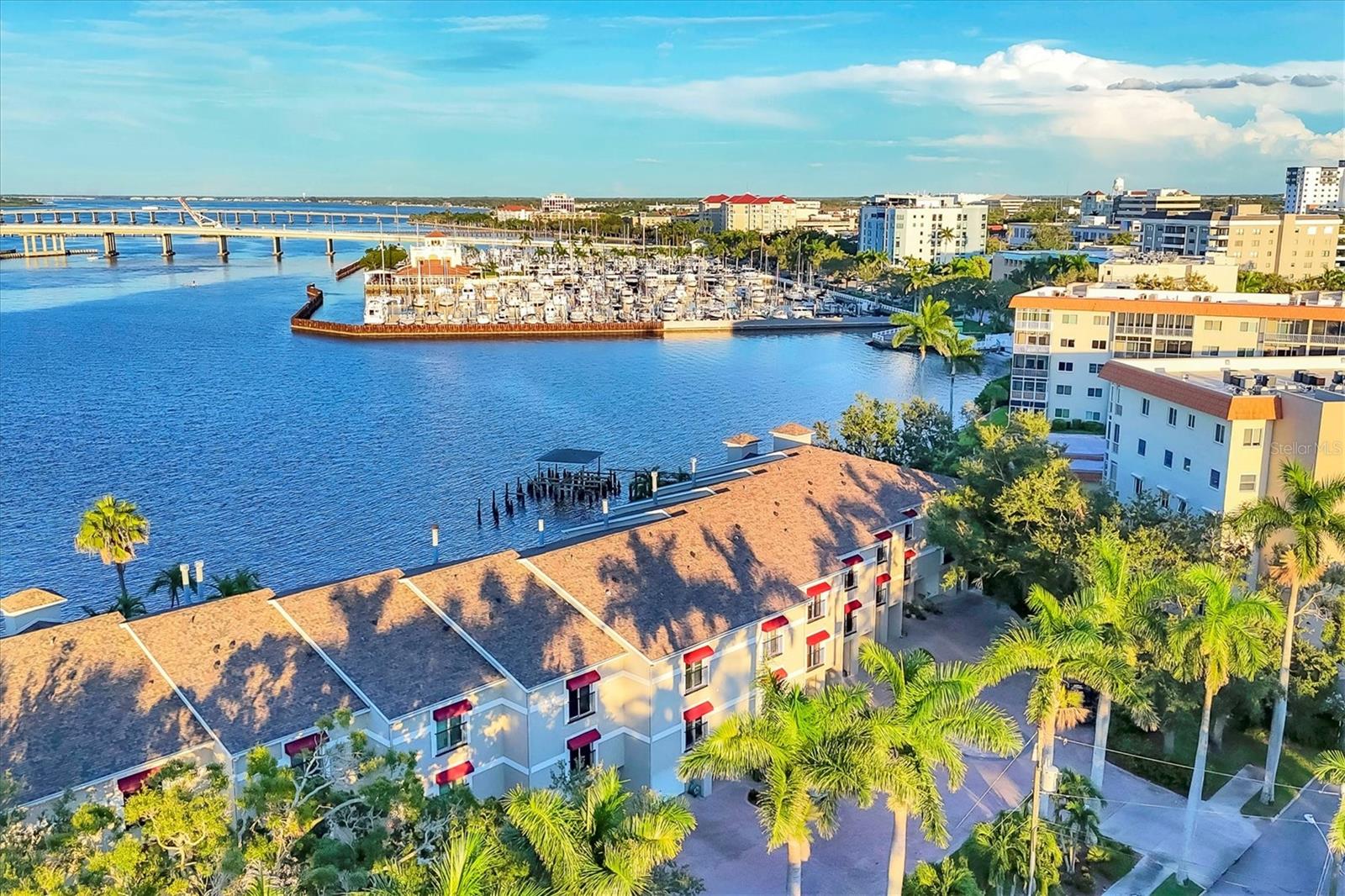 BRIDGEWATER TWNHMS - Residential