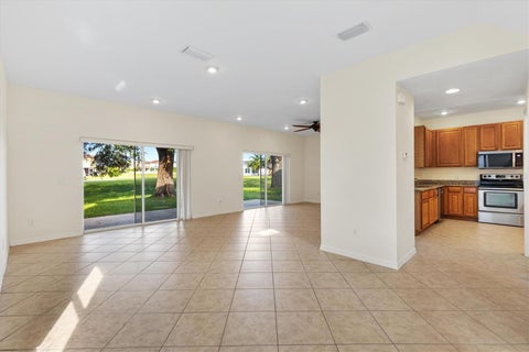 Tiny photo for 12366 NE 50th View, Oxford, FL 34484 (MLS # G5119419)