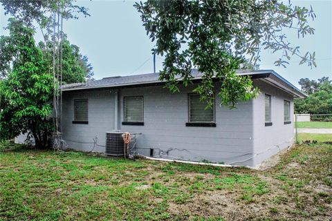 A home in LAKE ALFRED