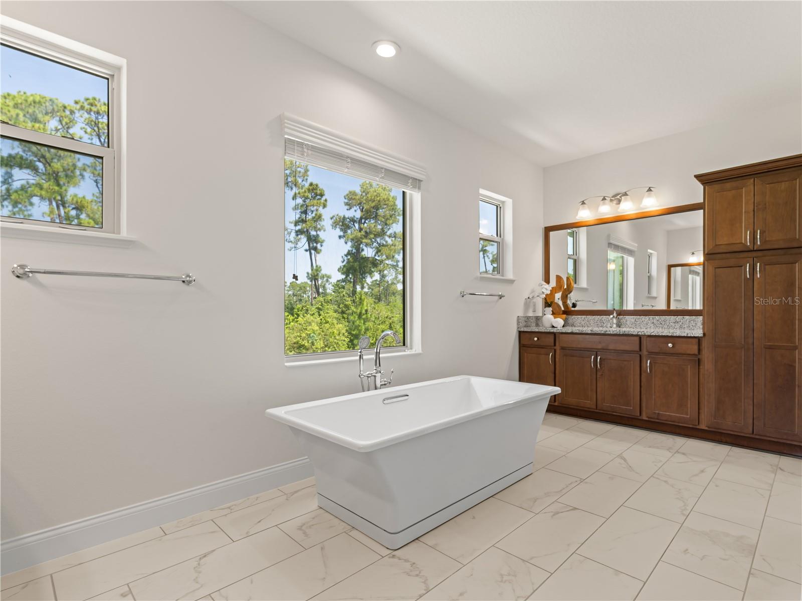 ROYAL CYPRESS PRESERVE - Residential Lease