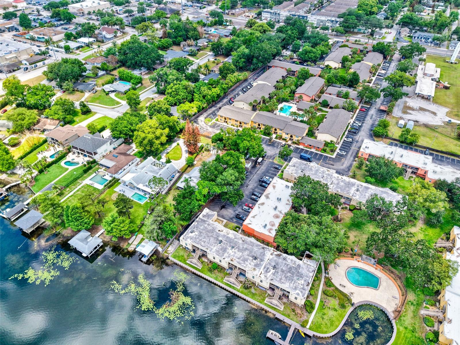 LA COSTA BRAVA LAKESIDE - Residential