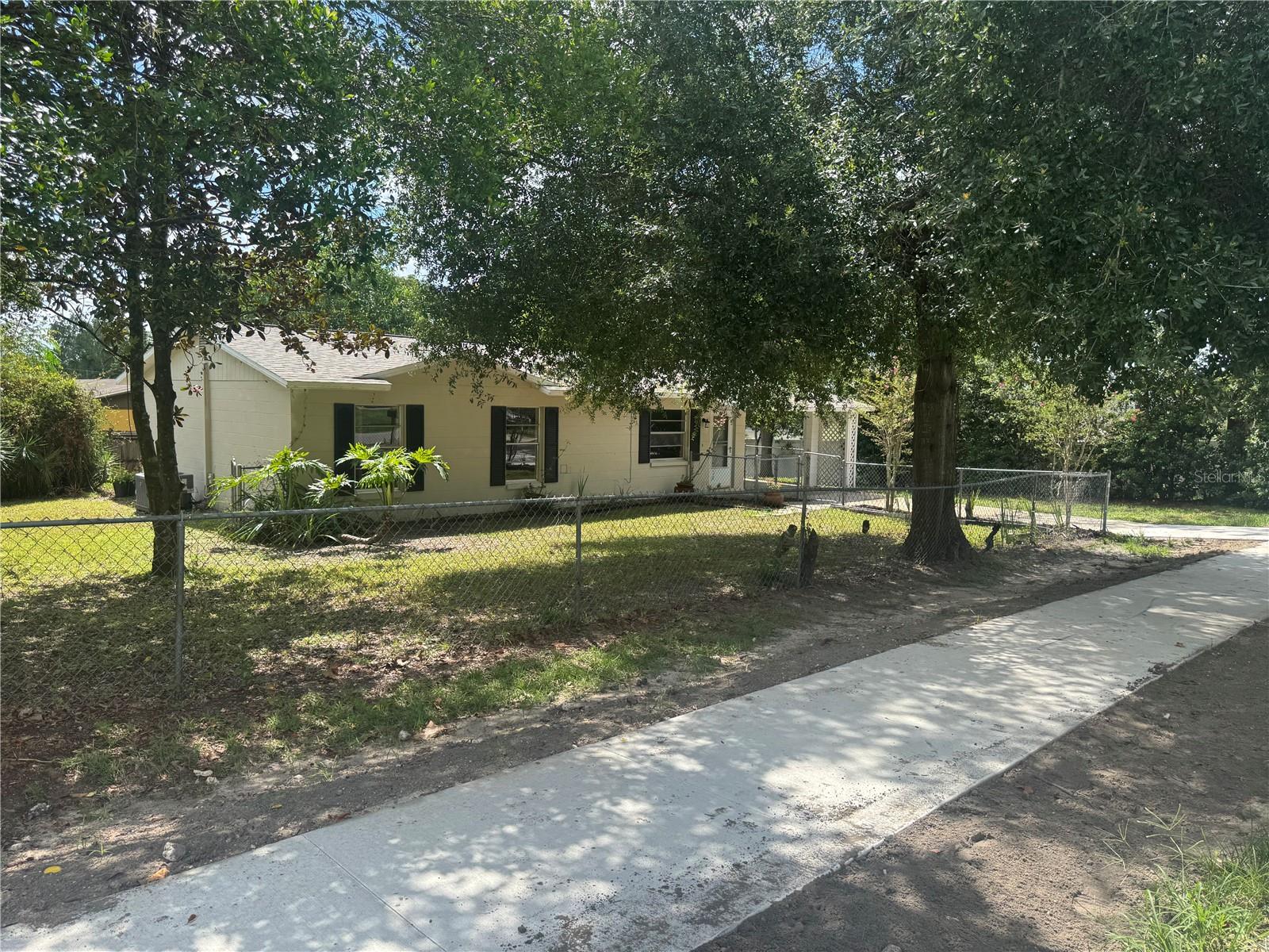 Newly listed Lovely 3 bedroom 2 bathroom inviting home is looking for a new owner! The home features a 2-yr old roof, tile throughout and a fenced in peaceful yard. The kitchen offers stainless appliances including a new microwave, new counter tops and a spacious breakfast nook. There are ceiling fans throughout the home. There is an inviting newly built deck in the rear of the home which is great for peace and privacy. Conveniently located near I-75 for quick access to Tampa. This house offers many opportunities and is nicely manicured inside and out so schedule your appoint to view right away.