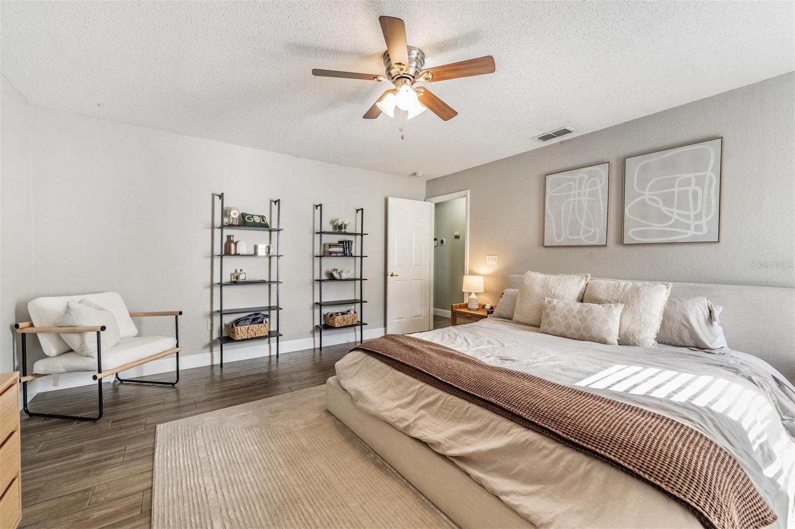 WINSTON MANOR - Residential