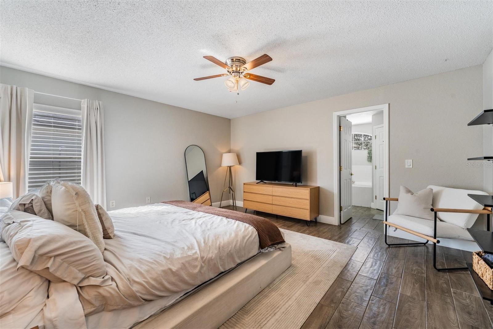 WINSTON MANOR - Residential