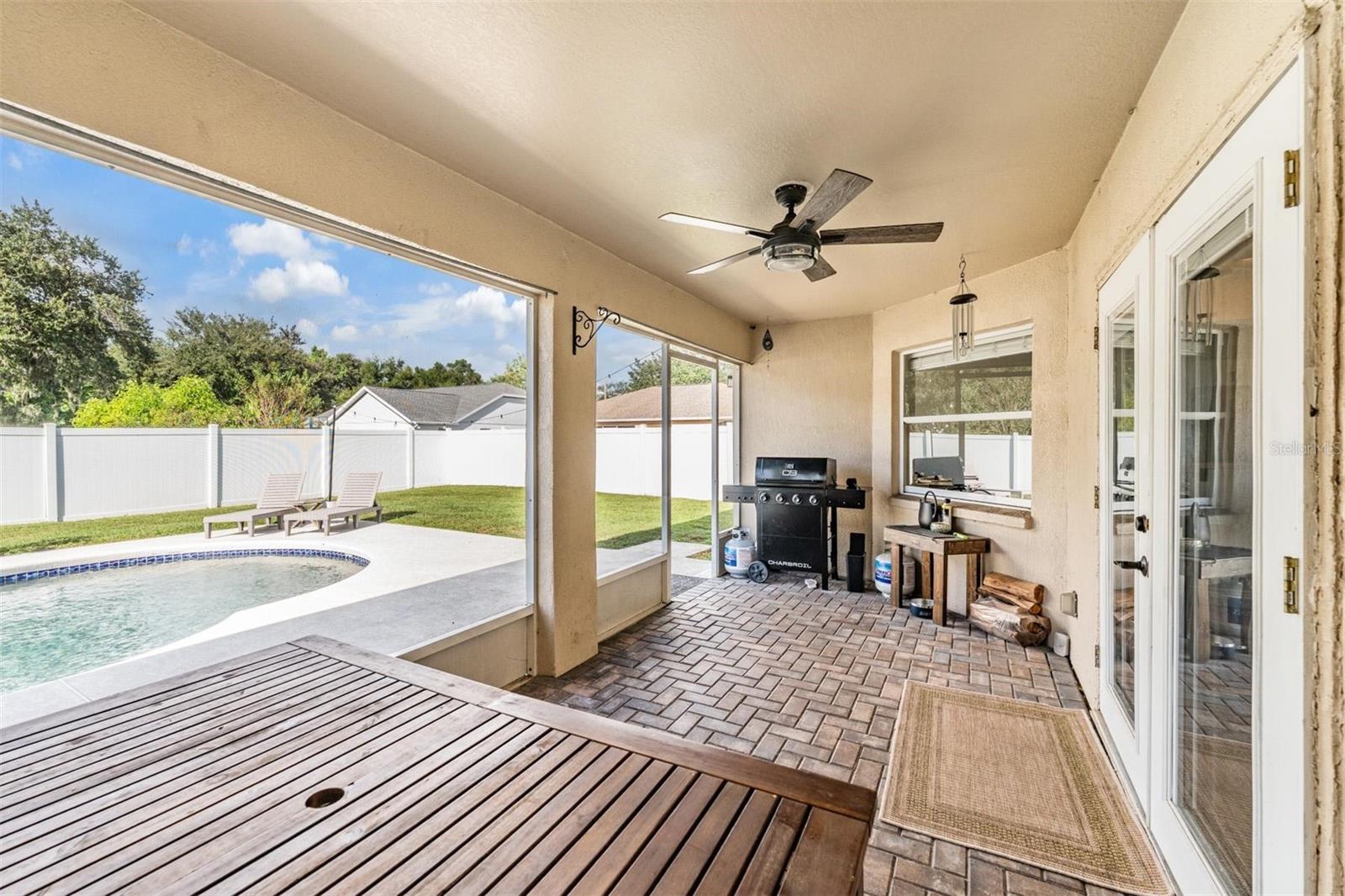 WINSTON MANOR - Residential