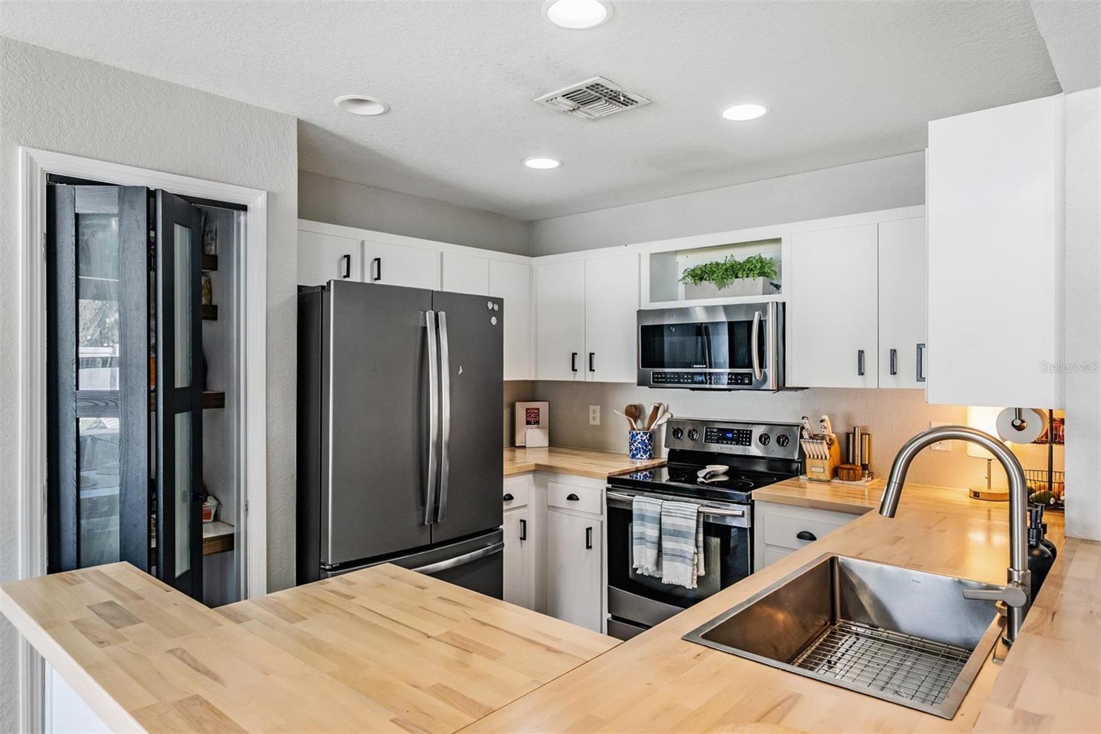 WINSTON MANOR - Residential