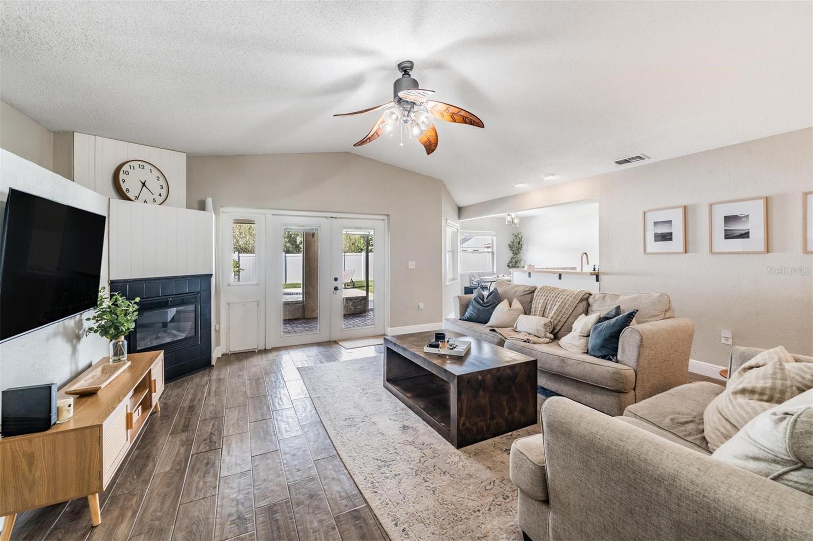 WINSTON MANOR - Residential