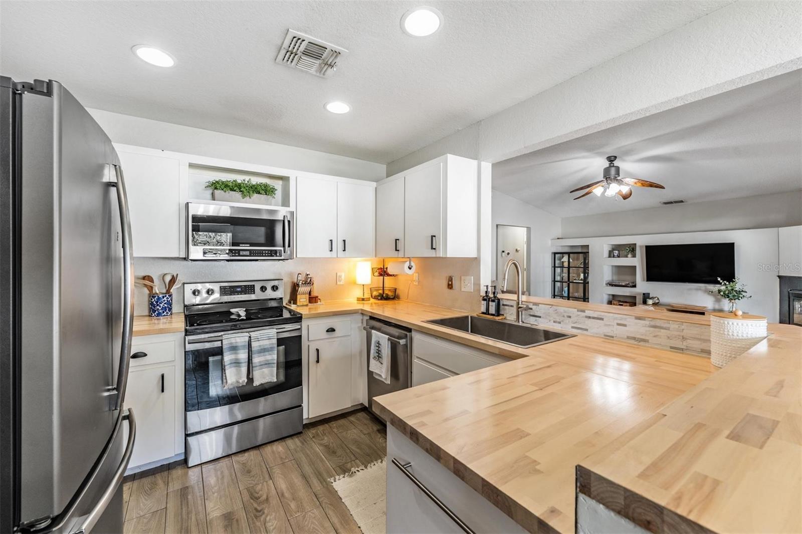 WINSTON MANOR - Residential