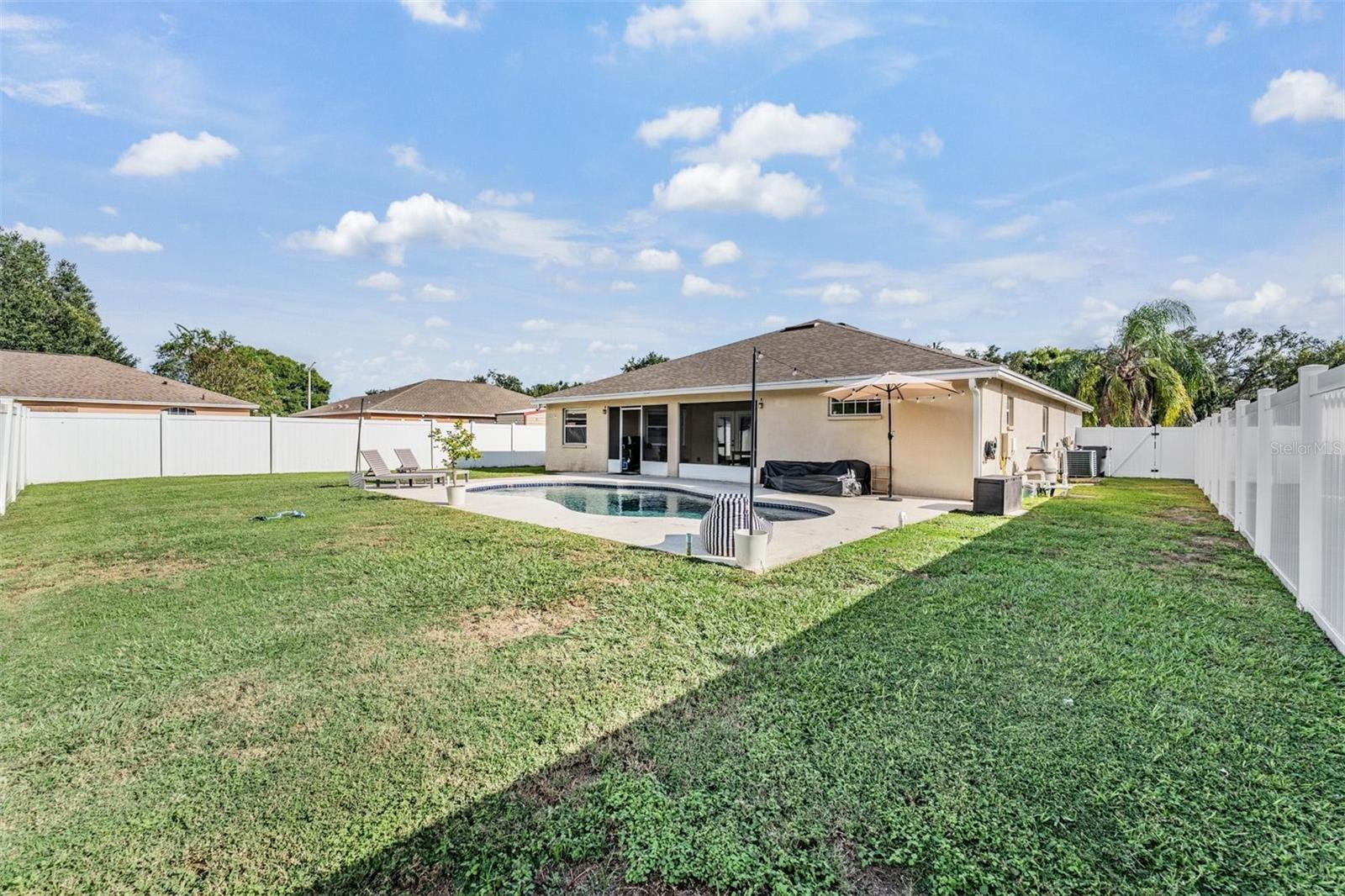 WINSTON MANOR - Residential