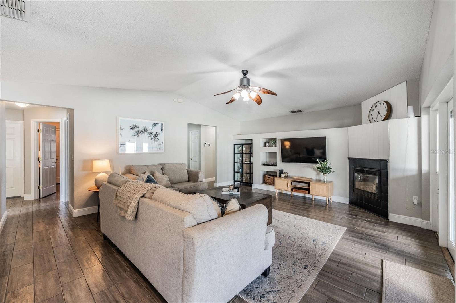 WINSTON MANOR - Residential