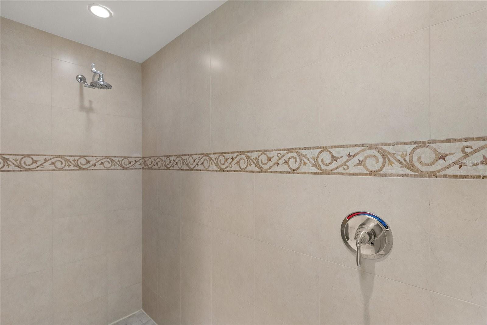 REUNION GRANDE CONDO - Residential