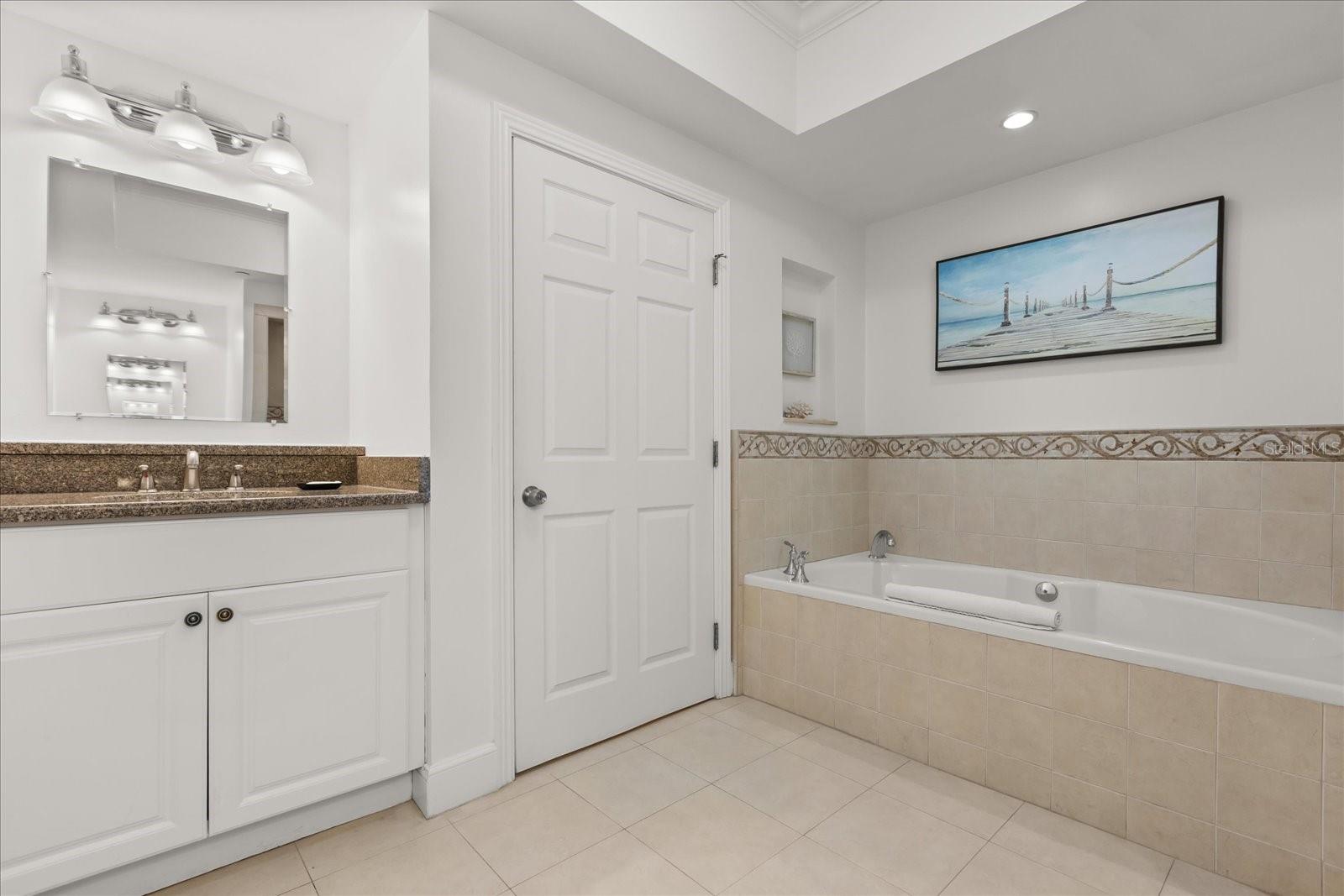 REUNION GRANDE CONDO - Residential