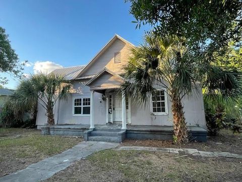 Photo of 1006 E 17th Avenue, Tampa, FL 33605 (MLS # TB8442990) Photo of 1006 E 17th Avenue, Tampa, FL 33605 (MLS # TB8442990)