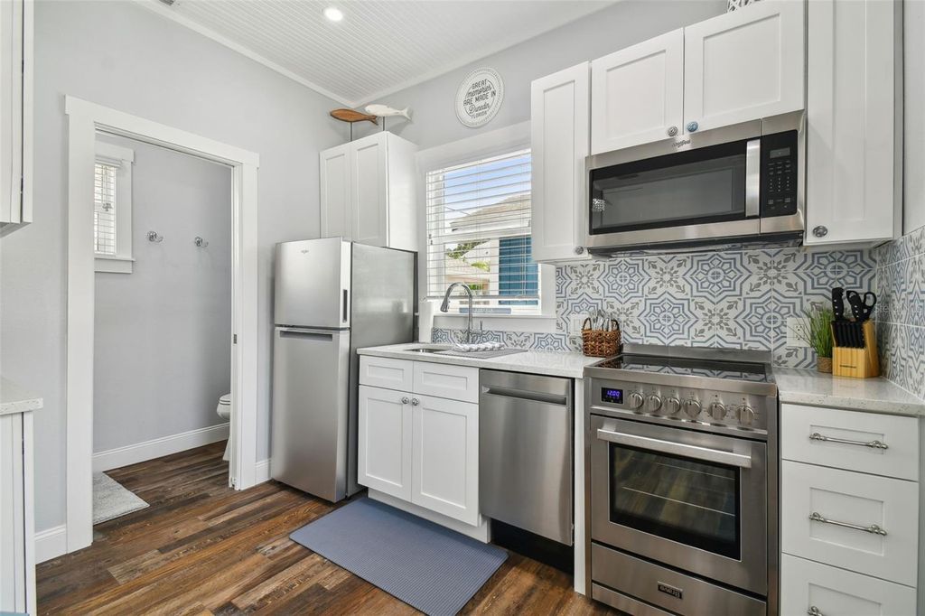 Photo of 602 Skinner Boulevard, Dunedin, FL 34698 (MLS # U8217238)