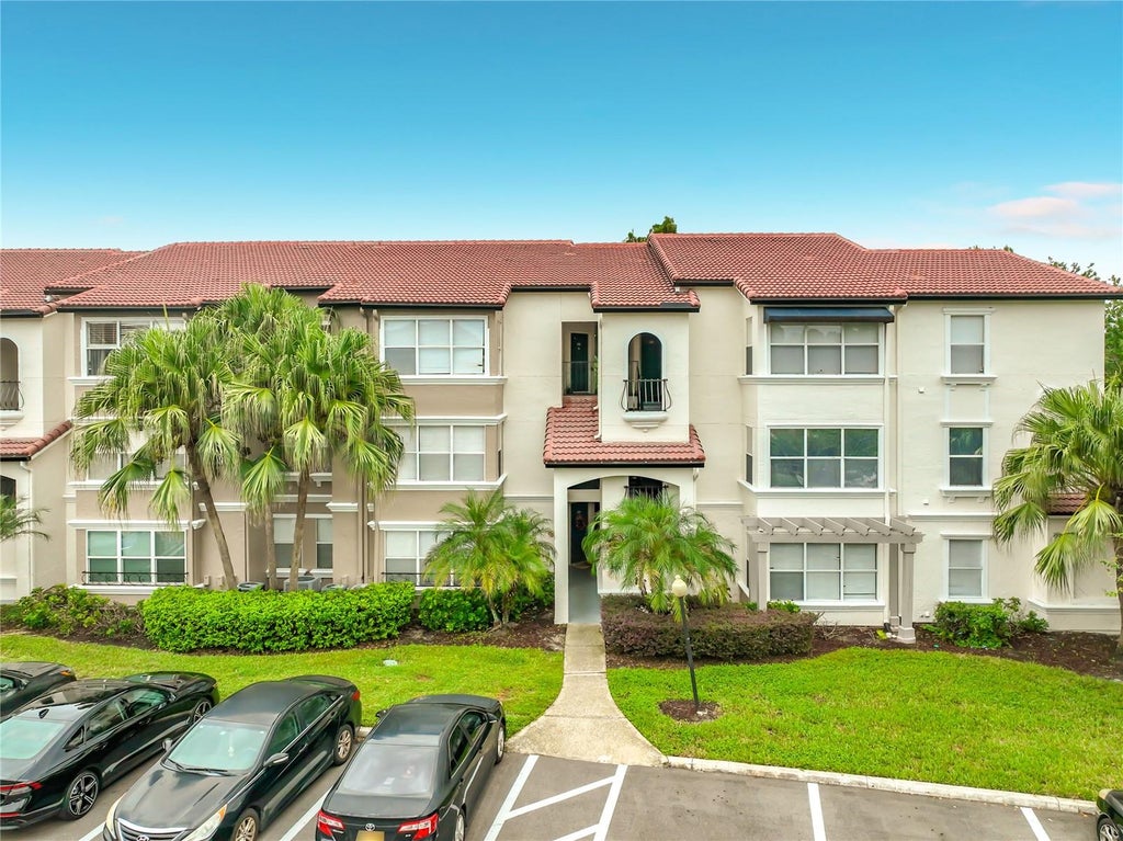 Photo of 5140 Conroy Road #18, Orlando, FL 32811 (MLS # L4966093)