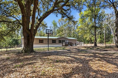 Photo of 4049 NE 80th Avenue, High Springs, FL 32643 (MLS # GC538476)