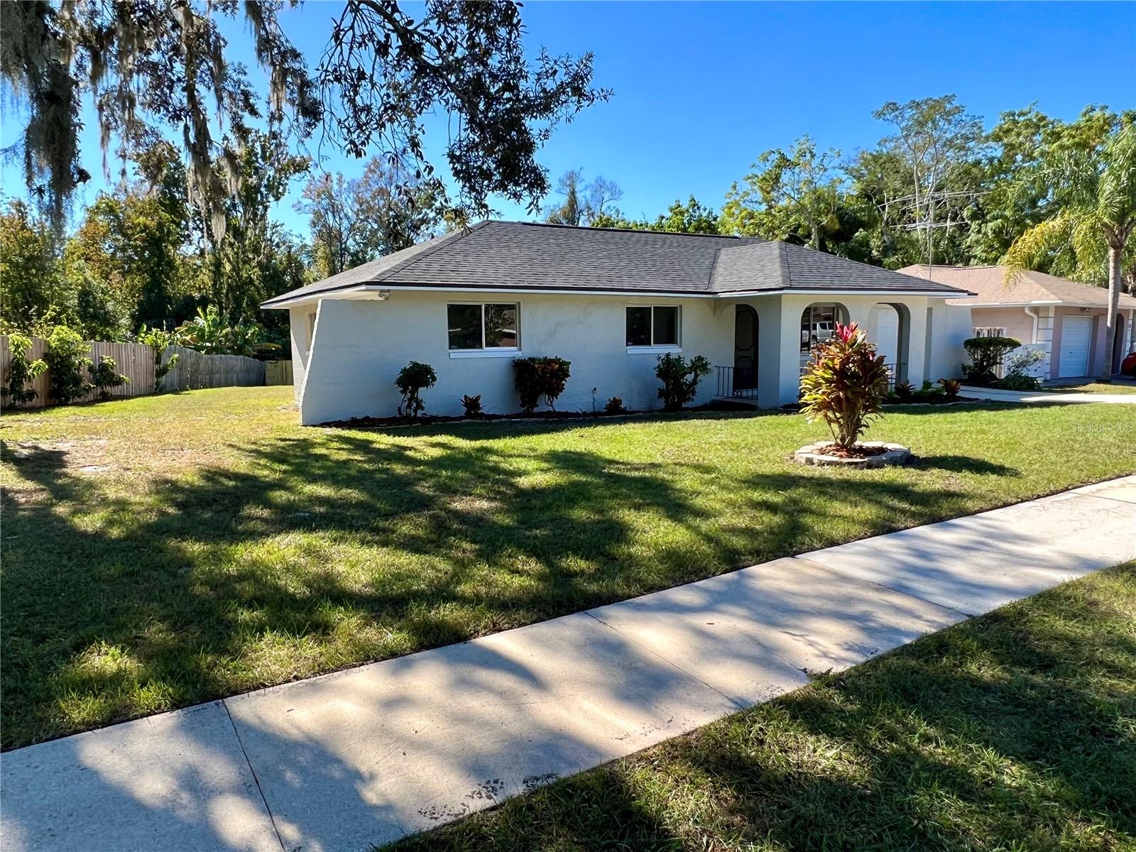 SKY LARK IN THE WOODS - Residential