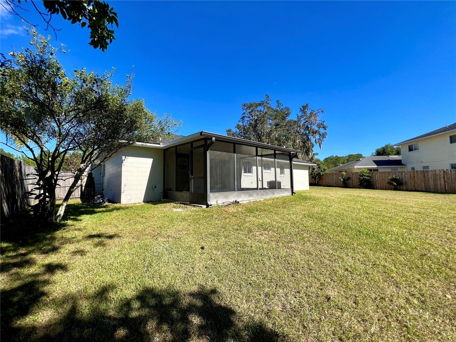 SKY LARK IN THE WOODS - Residential