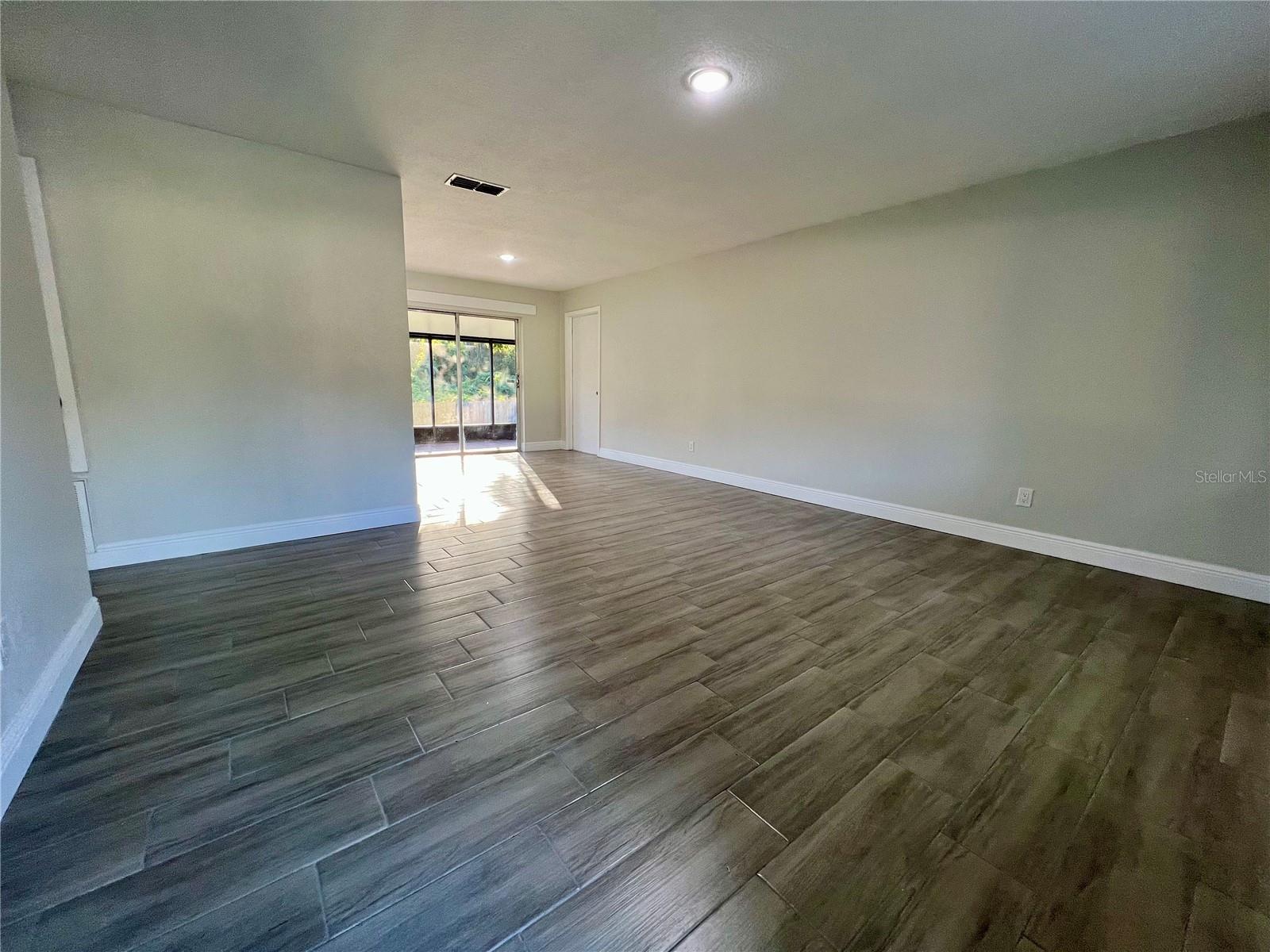 SKY LARK IN THE WOODS - Residential