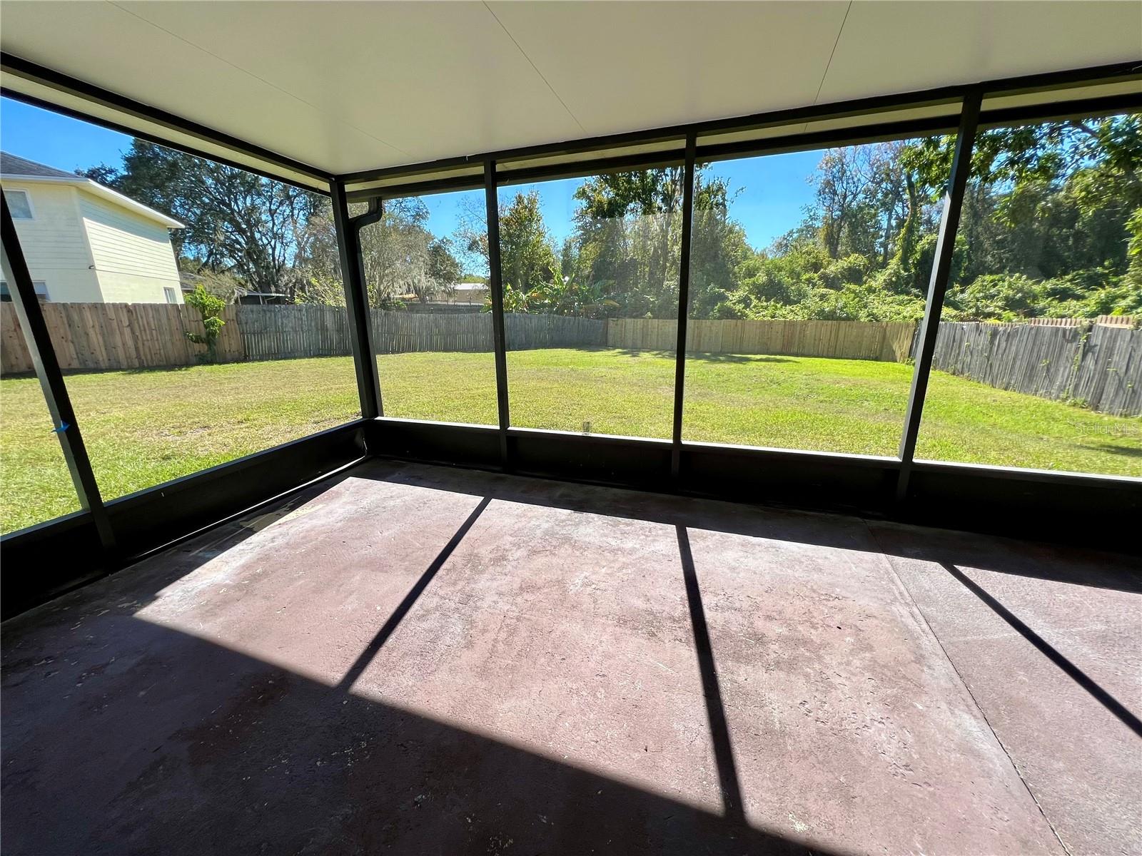 SKY LARK IN THE WOODS - Residential