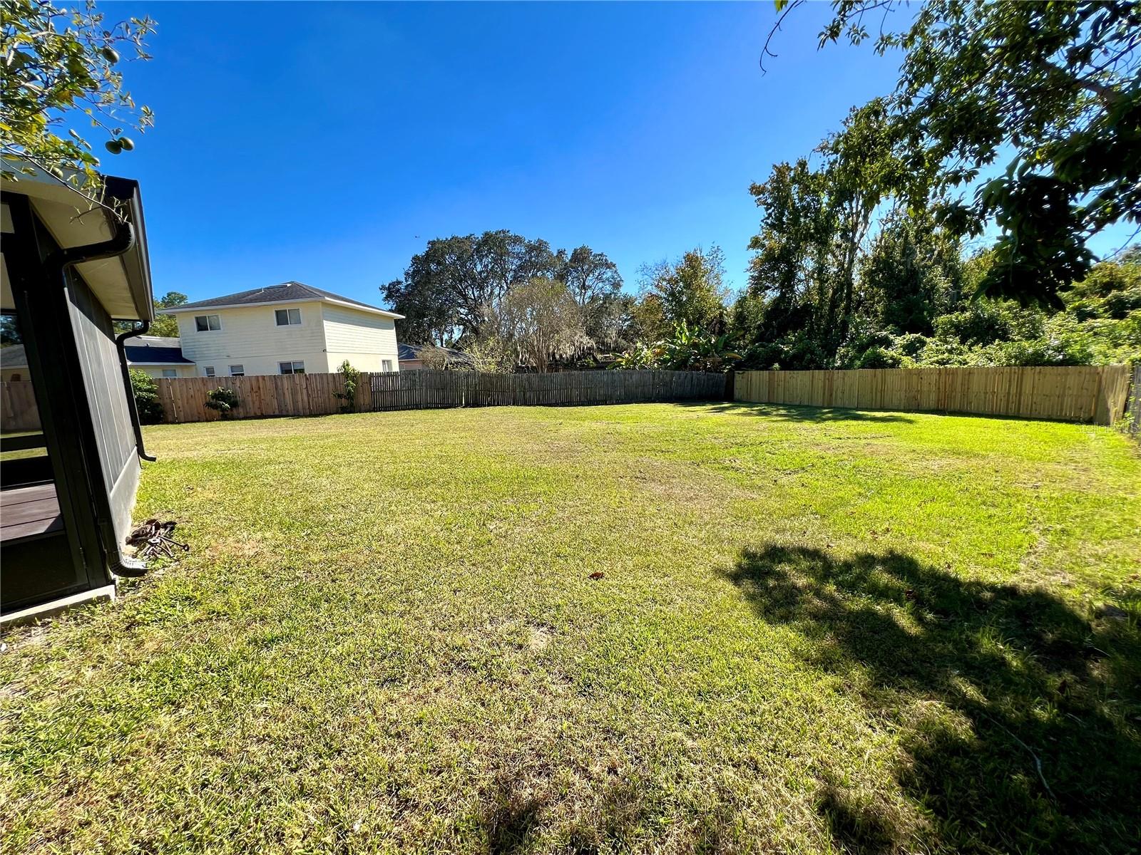 SKY LARK IN THE WOODS - Residential