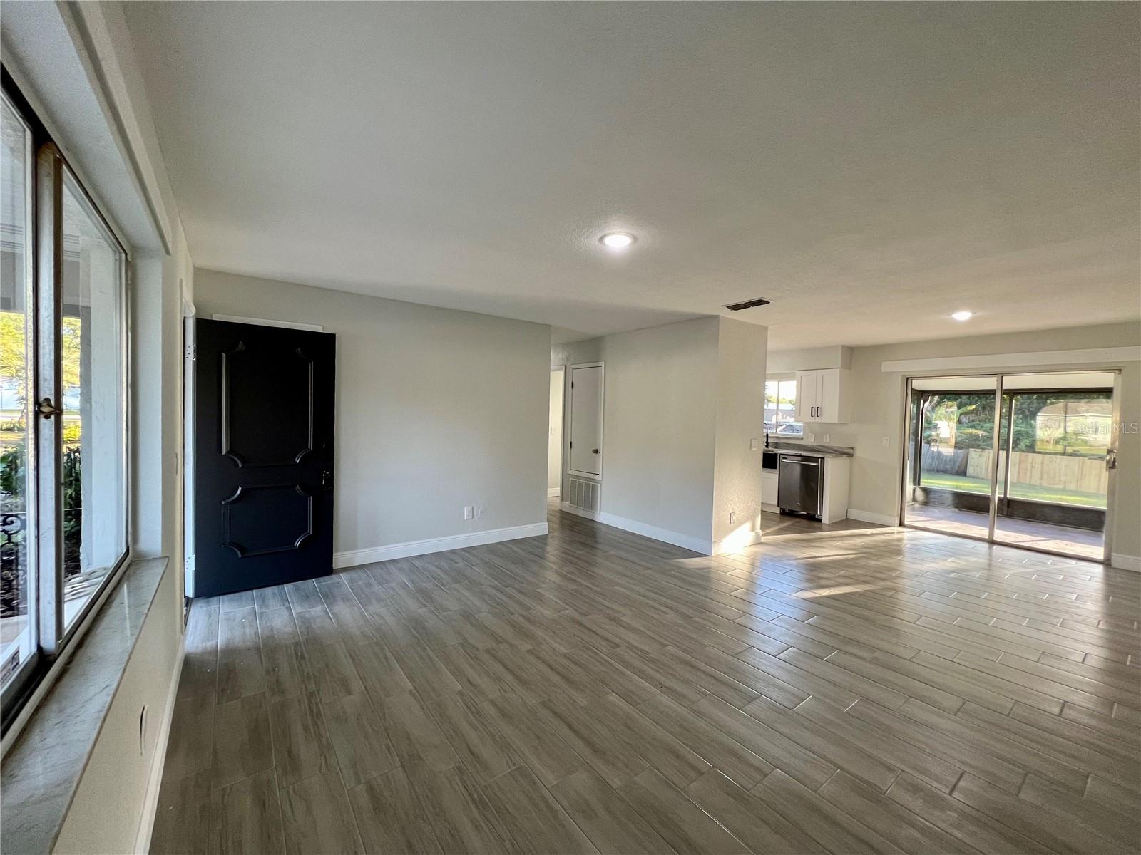 SKY LARK IN THE WOODS - Residential