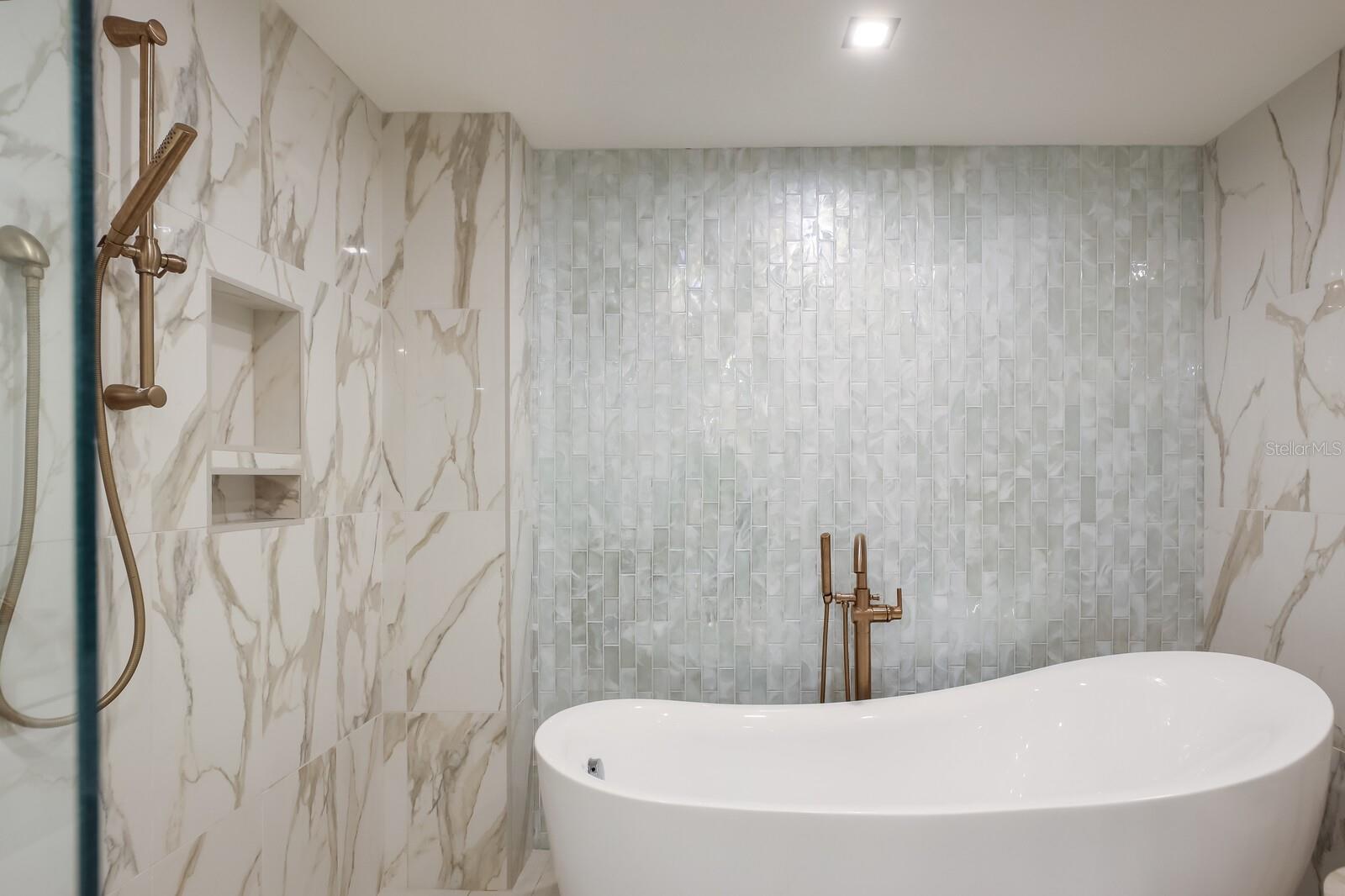 ROYAL ST ANDREW - Residential