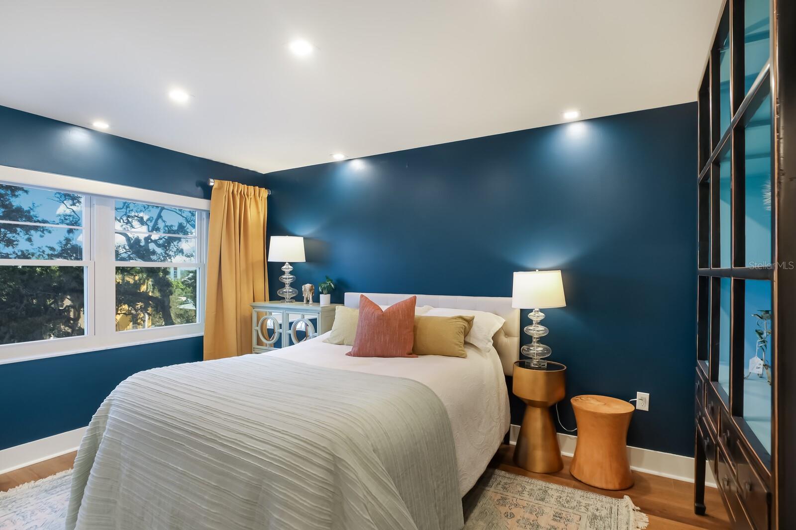 ROYAL ST ANDREW - Residential