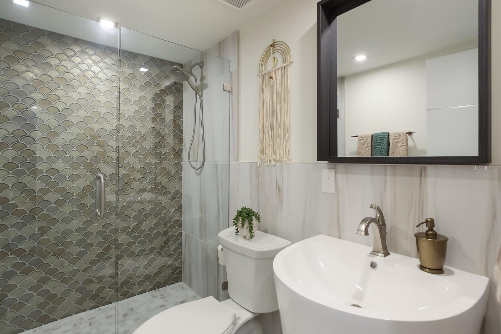 ROYAL ST ANDREW - Residential