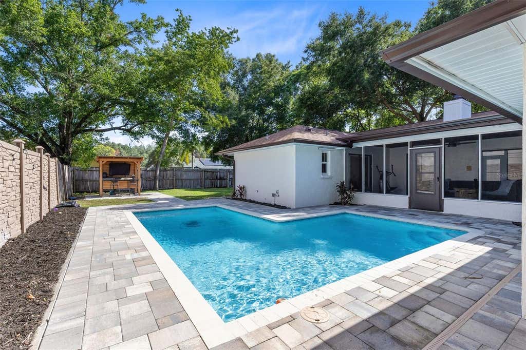 Photo of 120 Trafalgar Place, Longwood, FL 32779 (MLS # O6427723)