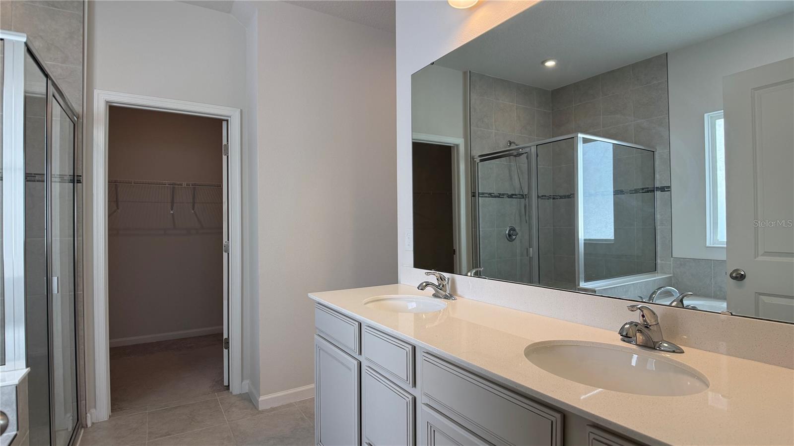ASTONIA - Residential Lease