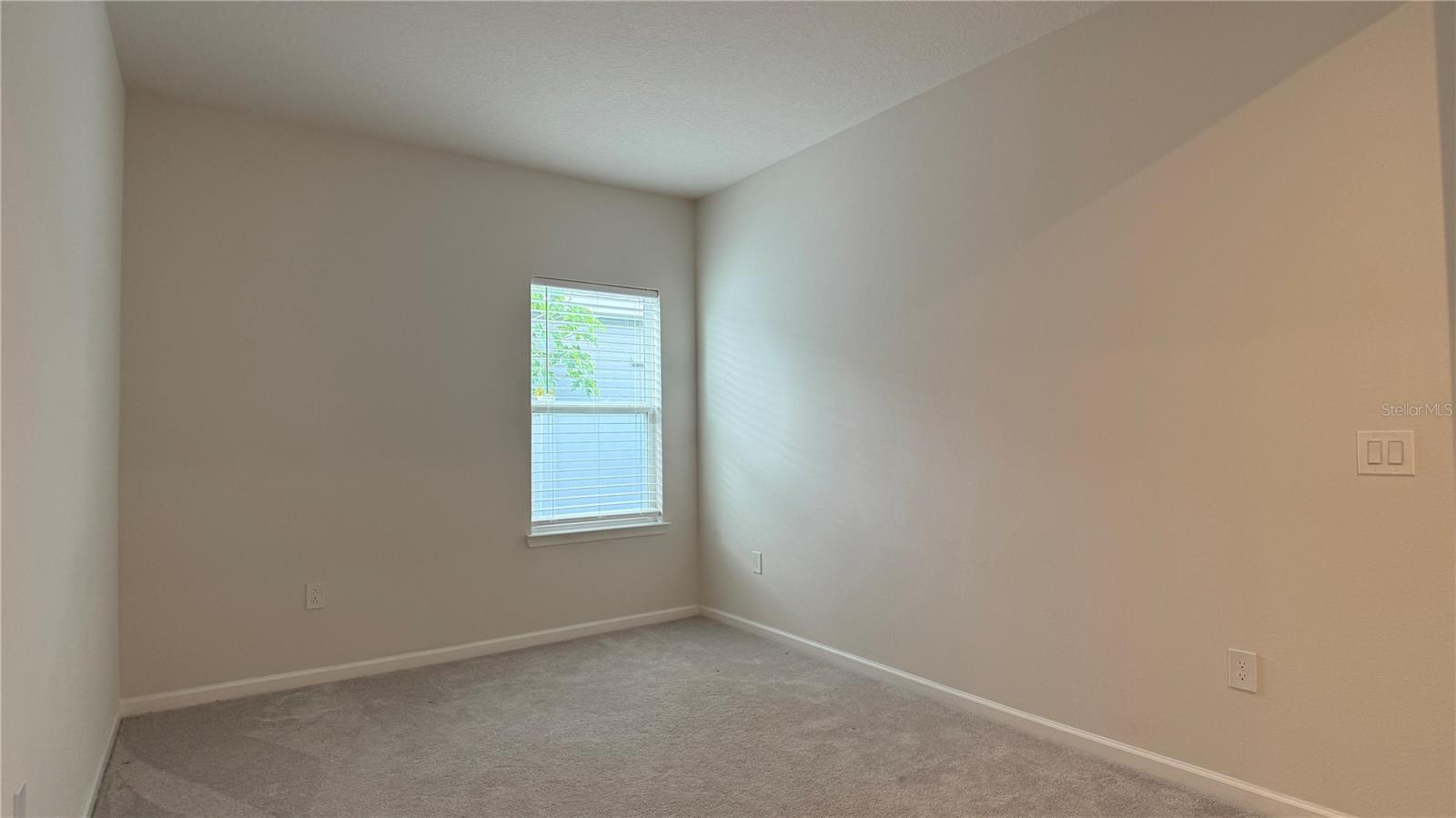 ASTONIA - Residential Lease